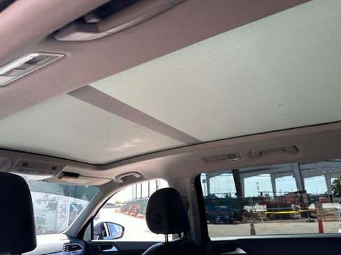 Used 2019 Volkswagen Tiguan SEL FWD image 14