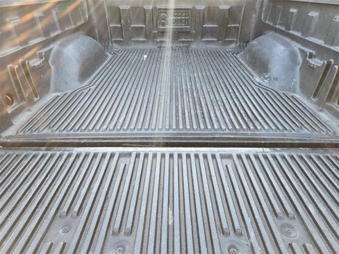 Used 2022 RAM 1500 Classic SLT image 61