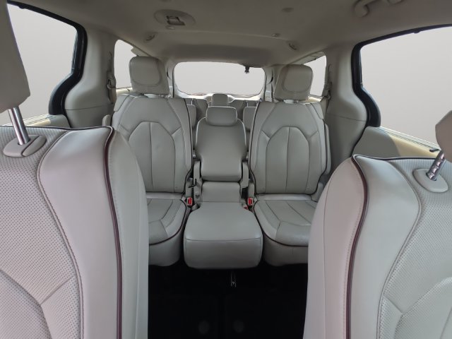 Used 2017 Chrysler Pacifica Limited w/ Advanced Safetytec Group FWD image 17