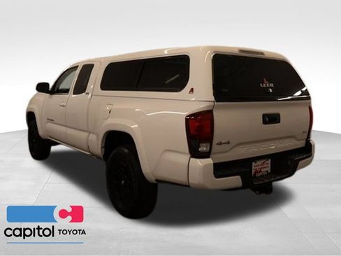 Certified 2022 Toyota Tacoma SR5 AWD/4WD image 5