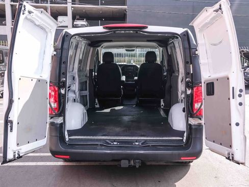 Used 2023 Mercedes-Benz Metris image 28