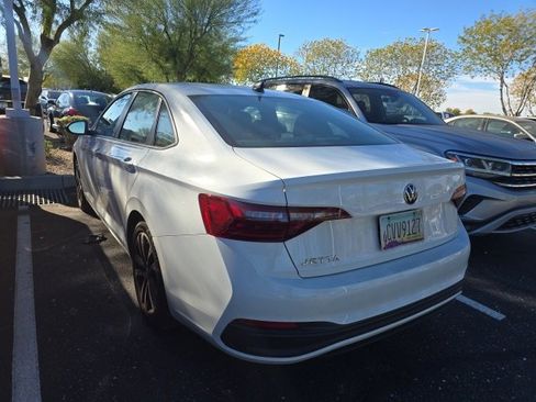 Used 2023 Volkswagen Jetta Sport image 7