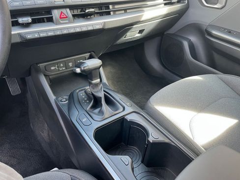 Used 2025 Kia K4 LXS image 40