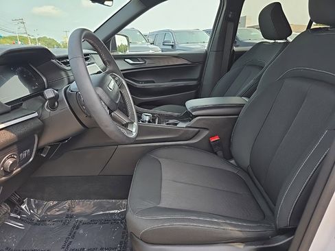 Certified 2025 Jeep Grand Cherokee Laredo X image 20