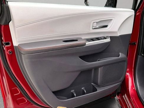 Certified 2022 Toyota Sienna XSE image 17