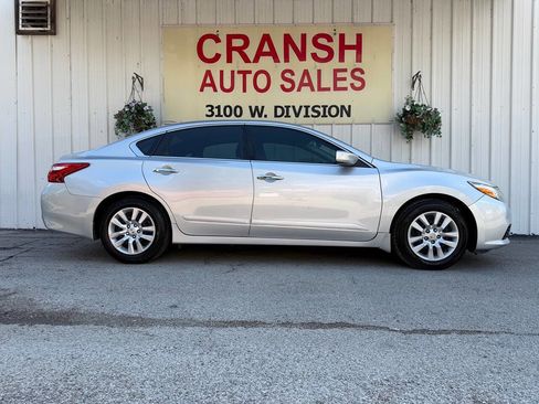 Used 2017 Nissan Altima 2.5 S w/ Power Driver Seat Package FWD image 5