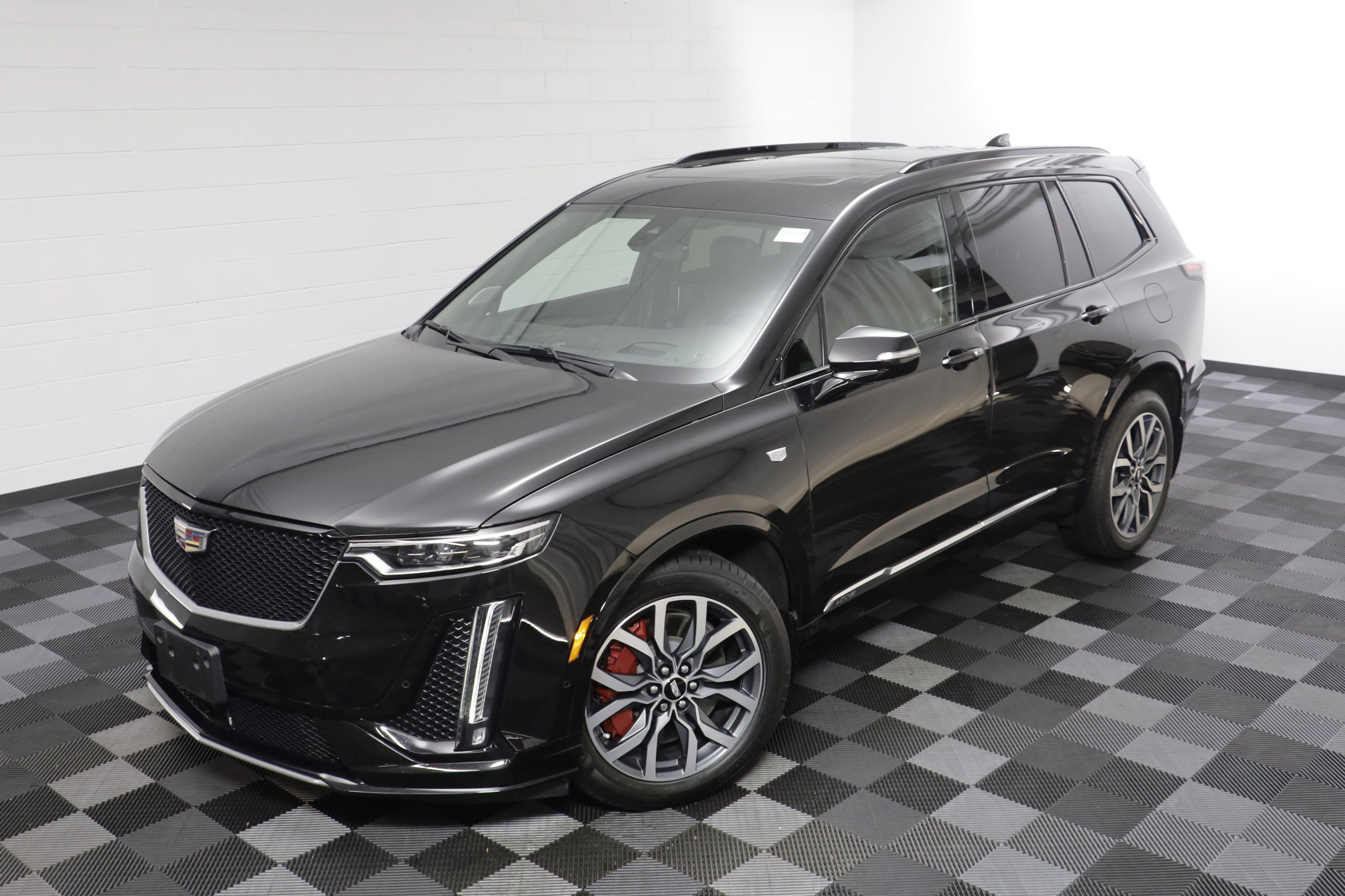 Used 2023 Cadillac XT6 Sport w/ Technology Package AWD/4WD image 2