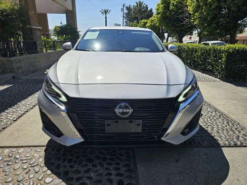 Used 2023 Nissan Altima 2.5 SV FWD image 2