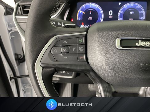 New 2025 Jeep Grand Cherokee Altitude image 21