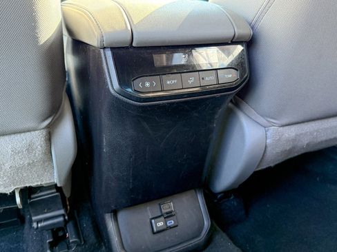 Used 2022 Toyota Highlander LE image 36