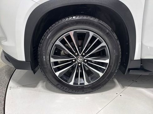 Used 2024 Toyota Grand Highlander AWD Hybrid image 9