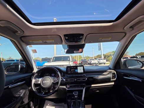 Used 2023 Kia Seltos EX image 20