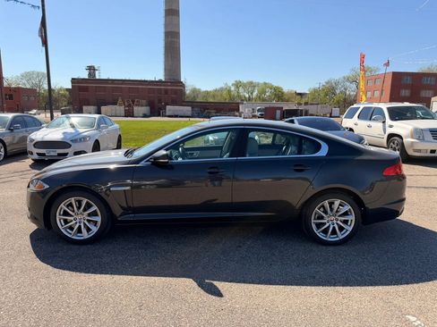 Used 2015 Jaguar XF Premium RWD image 2