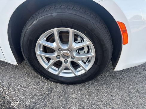 Used 2023 Chrysler Voyager LX image 28