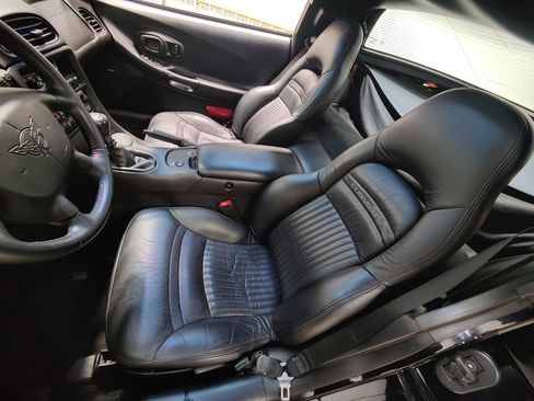 Used 2004 Chevrolet Corvette Coupe w/ Preferred Equipment Group image 26