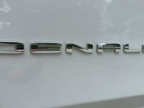 Used 2025 GMC Yukon XL Denali AWD/4WD image 31