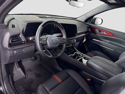 Used 2024 Chevrolet Traverse RS w/ LPO, Floor Liner Package image 3