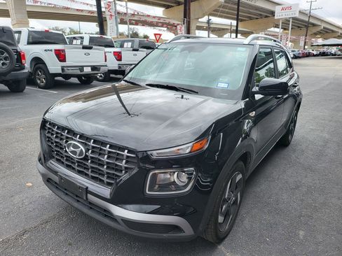 Used 2025 Hyundai Venue SEL image 1