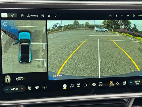 Used 2025 Rivian R1S Adventure AWD/4WD image 19