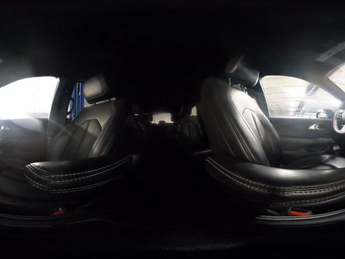 Used 2025 Chrysler Pacifica Select image 43