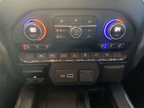 Used 2022 Chevrolet Silverado 1500 High Country w/ Technology Package image 8