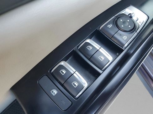 Certified 2024 Kia Carnival LX image 18