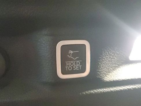 Used 2025 Jeep Grand Cherokee L Altitude image 10