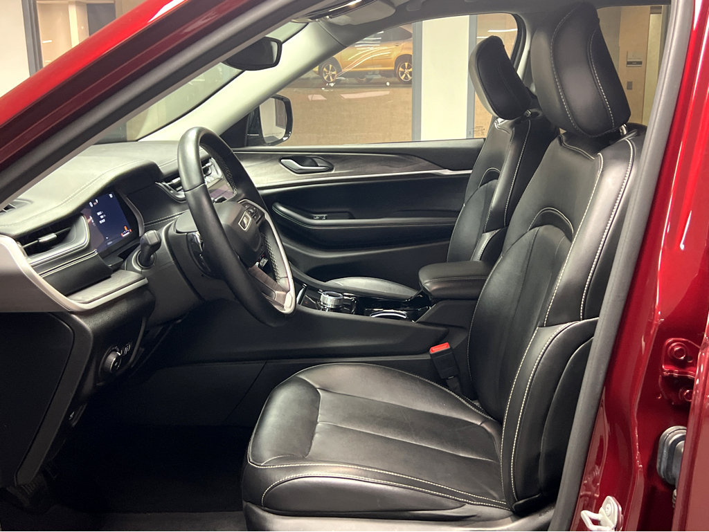 Used 2021 Jeep Grand Cherokee L Limited AWD/4WD image 9