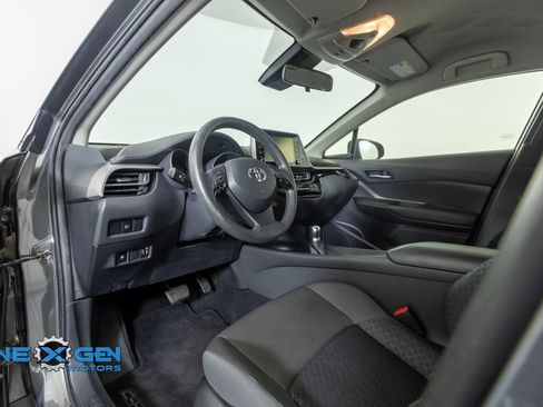 Used 2021 Toyota C-HR LE FWD image 10