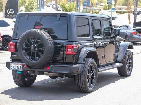 Used 2022 Jeep Wrangler Unlimited Sahara w/ Cold Weather Group AWD/4WD image 7