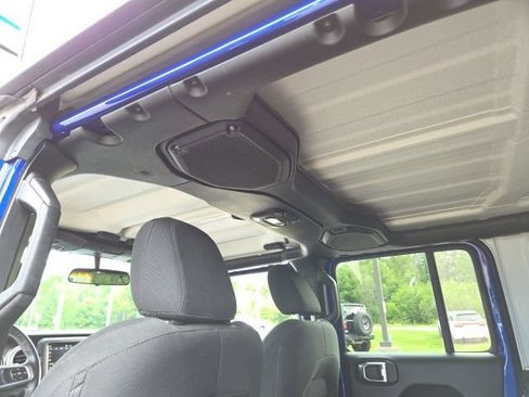 Used 2018 Jeep Wrangler Unlimited Sahara w/ Dual Top Group AWD/4WD image 45