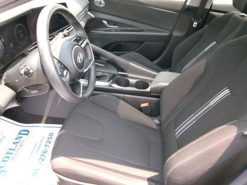 Used 2025 Hyundai Elantra SEL FWD image 14