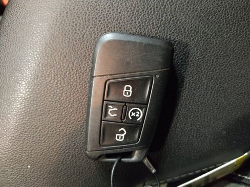 Used 2024 Volkswagen Jetta SE FWD image 32