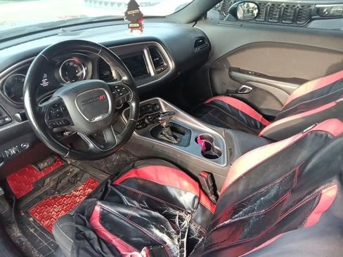 Used 2019 Dodge Challenger SXT image 12