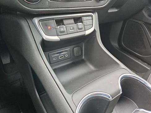 Used 2023 GMC Terrain SLT image 30