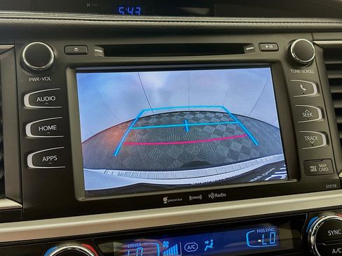 Used 2016 Toyota Highlander XLE AWD/4WD image 23