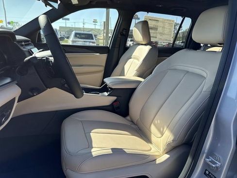 New 2025 Jeep Grand Cherokee L Limited w/ Luxury Tech Group II RWD image 19