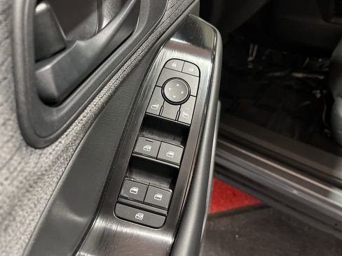 Used 2023 Nissan Rogue S AWD/4WD image 11