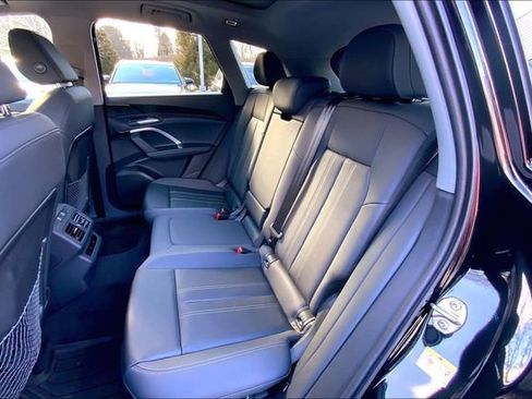 Used 2025 Audi Q5 Premium w/ Convenience Package image 20