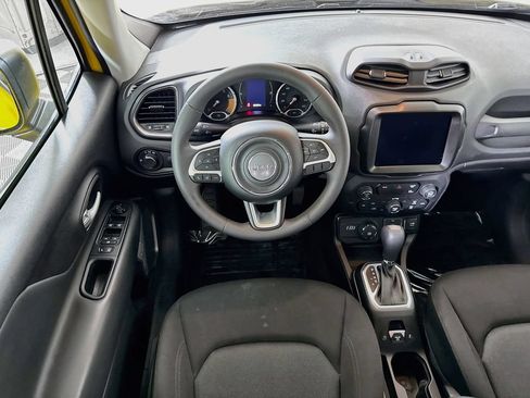 Used 2023 Jeep Renegade Latitude AWD/4WD image 3