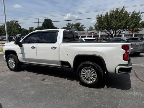Used 2022 Chevrolet Silverado 2500 High Country w/ Technology Package AWD/4WD image 16