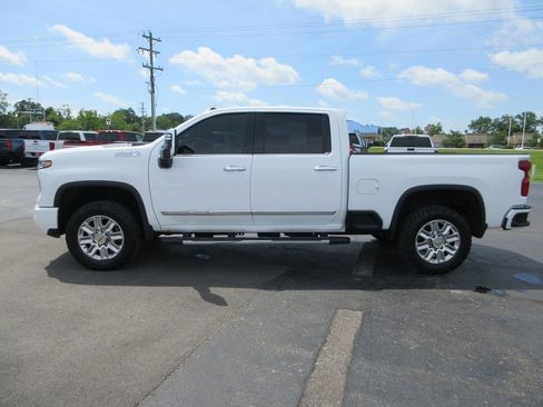 Used 2024 Chevrolet Silverado 2500 High Country w/ Technology Package AWD/4WD image 12