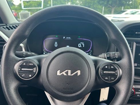 Used 2023 Kia Soul LX FWD image 18