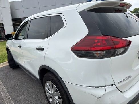 Used 2018 Nissan Rogue S image 18
