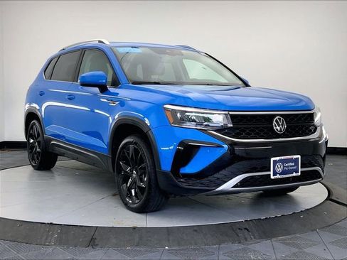 Certified 2023 Volkswagen Taos SE w/ Panoramic Sunroof Package FWD image 1