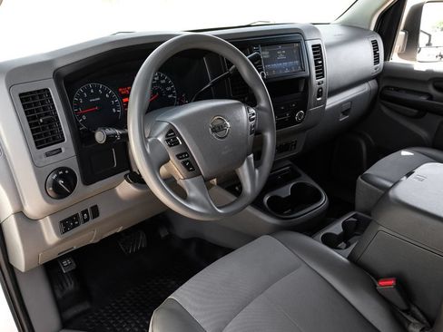 Used 2019 Nissan NV 2500 SV RWD image 2