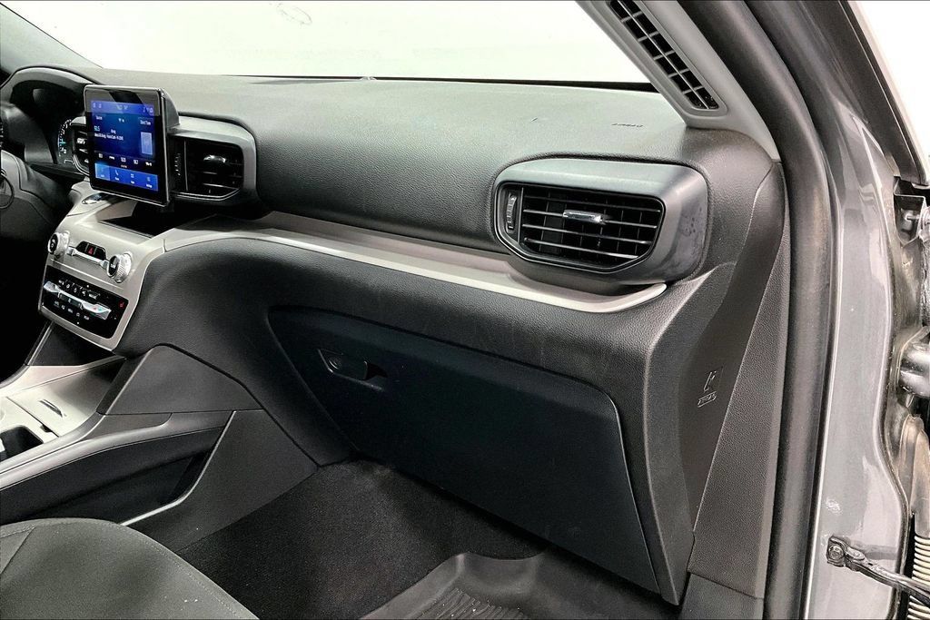 Used 2024 Ford Explorer XLT RWD image 19
