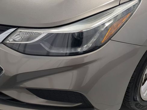 Used 2018 Chevrolet Cruze LT w/ Convenience Package image 14