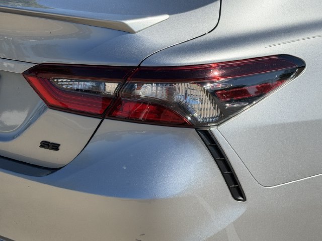 Used 2021 Toyota Camry SE FWD image 7