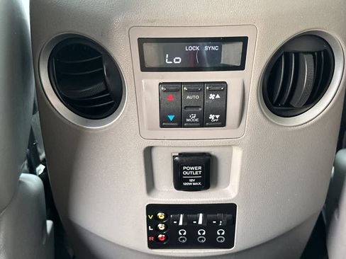 Used 2015 Honda Pilot Touring image 16